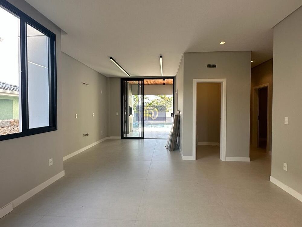 Casa à venda com 3 quartos, 173m² - Foto 1