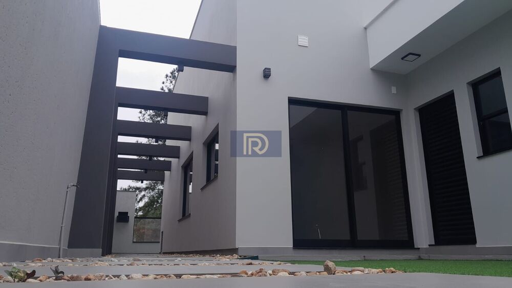 Casa à venda com 3 quartos, 202m² - Foto 3