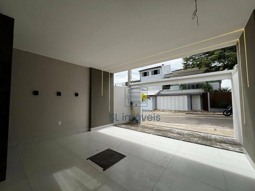 Casa à venda com 3 quartos, 107m² - Foto 1
