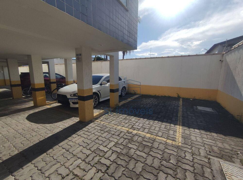 Apartamento à venda com 3 quartos, 94m² - Foto 2