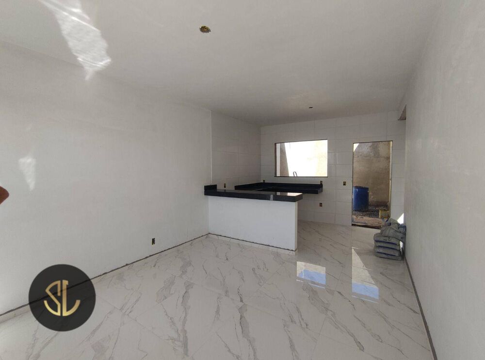 Casa à venda com 2 quartos, 61m² - Foto 2