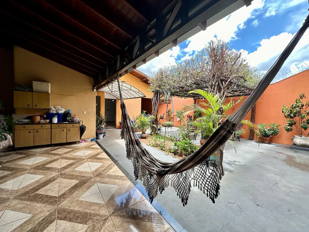 Casa, 4 quartos, 184 m² - Foto 1
