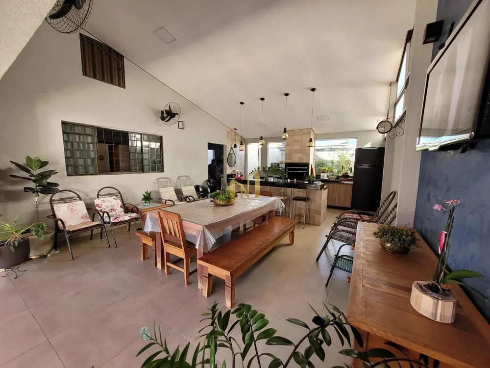 Casa, 3 quartos, 228 m² - Foto 2