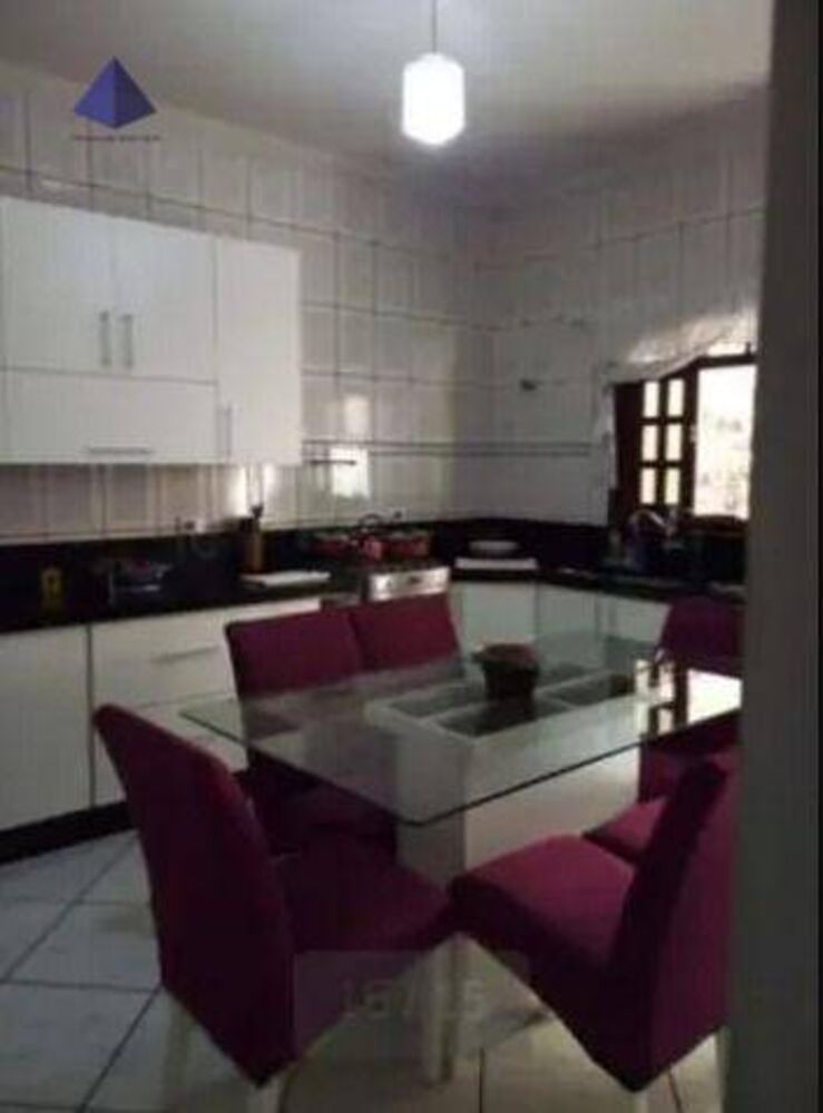Sobrado à venda com 2 quartos, 300m² - Foto 1