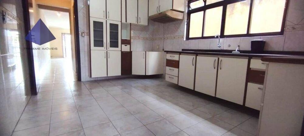 Sobrado à venda com 4 quartos, 195m² - Foto 1