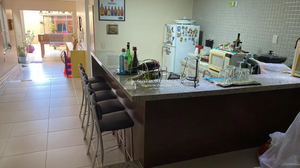 Casa, 3 quartos, 219 m² - Foto 2