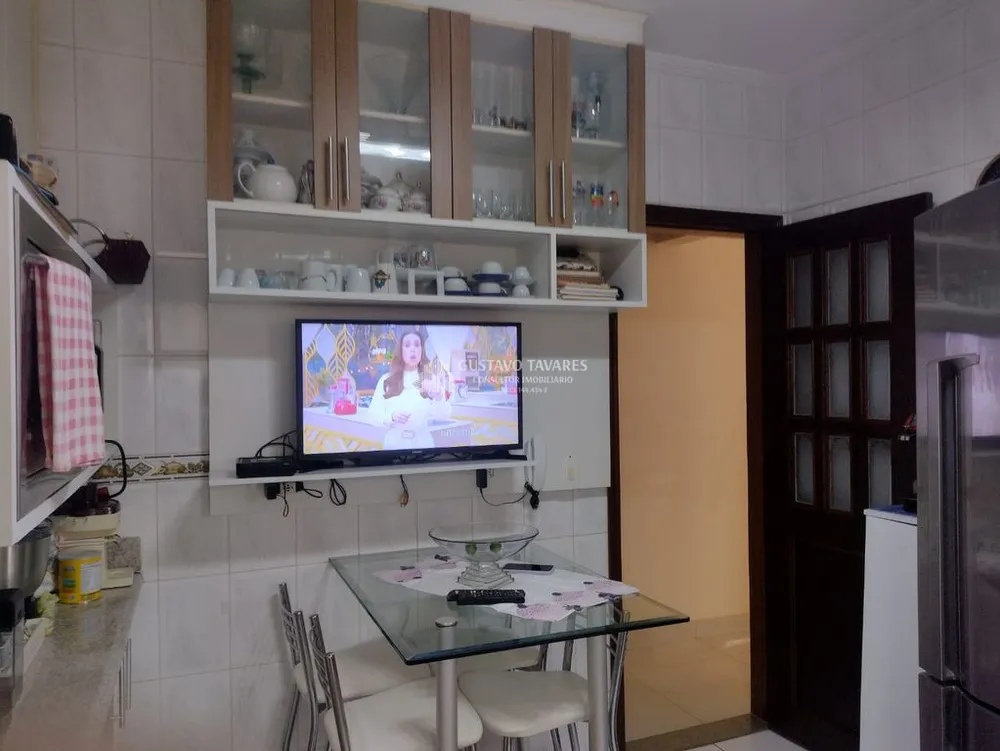 Casa, 3 quartos, 219 m² - Foto 2