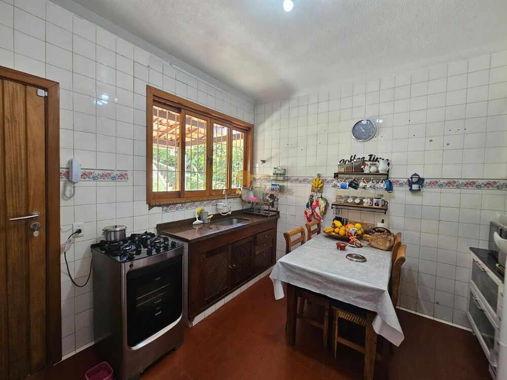 Casa à venda com 4 quartos, 725m² - Foto 2
