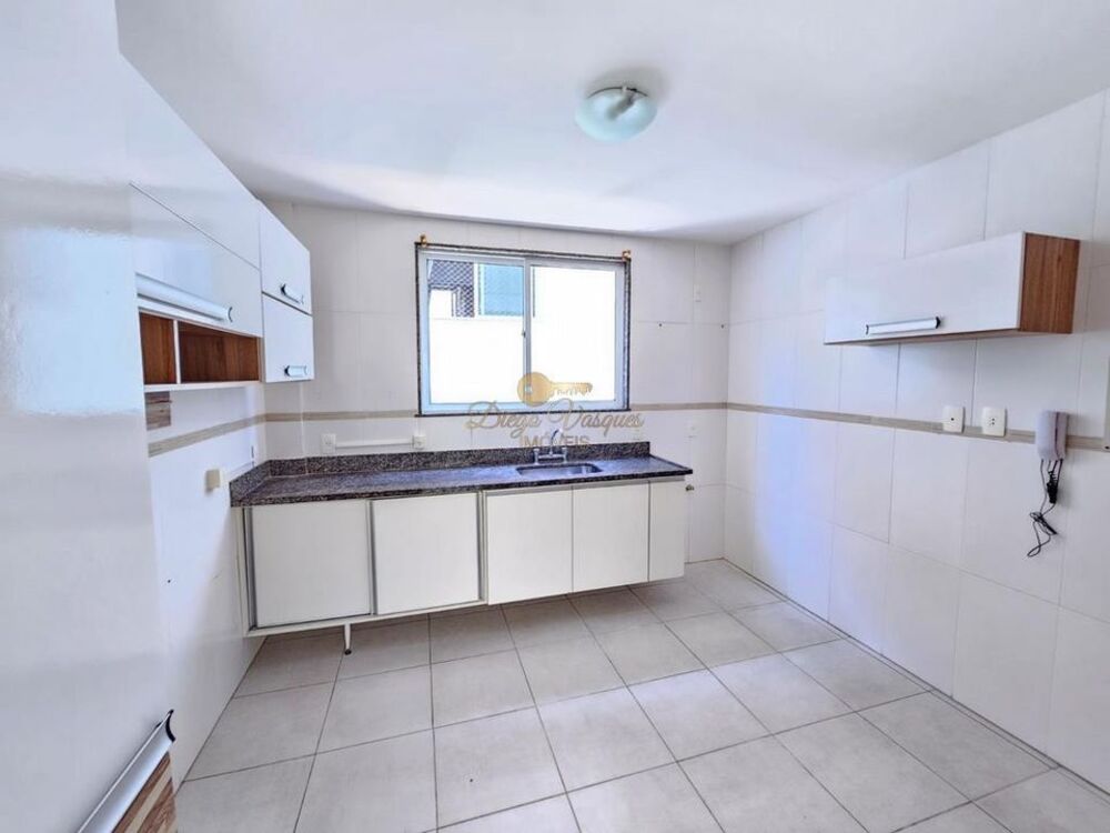 Casa de Condomínio à venda com 4 quartos, 200m² - Foto 2