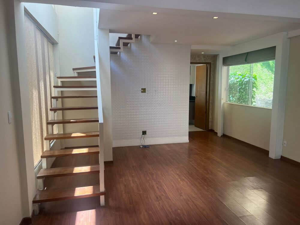 Casa à venda com 2 quartos, 92m² - Foto 2
