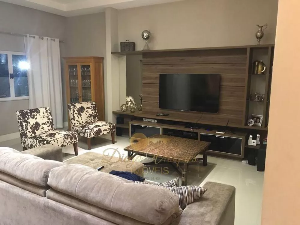 Casa à venda com 5 quartos, 700m² - Foto 2