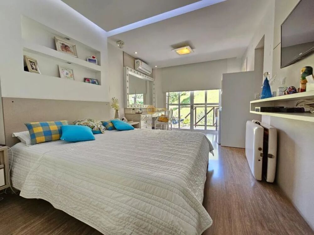 Casa de Condomínio à venda com 4 quartos, 250m² - Foto 4