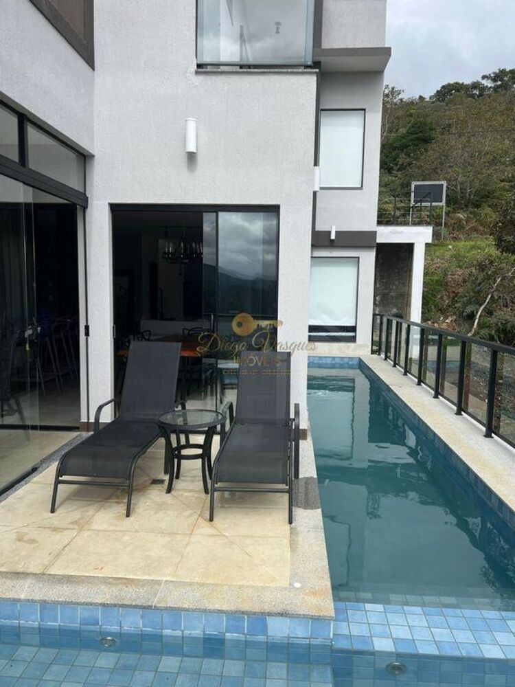 Casa de Condomínio à venda com 7 quartos, 324m² - Foto 1