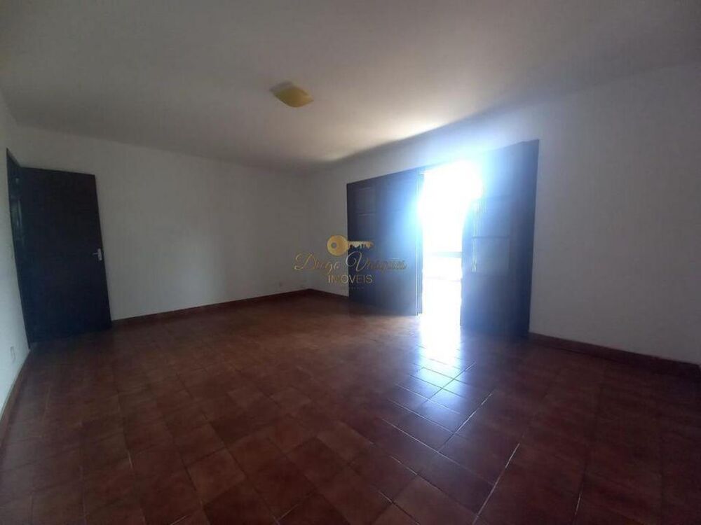 Casa à venda com 2 quartos, 1200m² - Foto 2