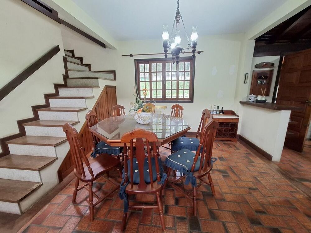 Casa à venda com 3 quartos, 2485m² - Foto 1