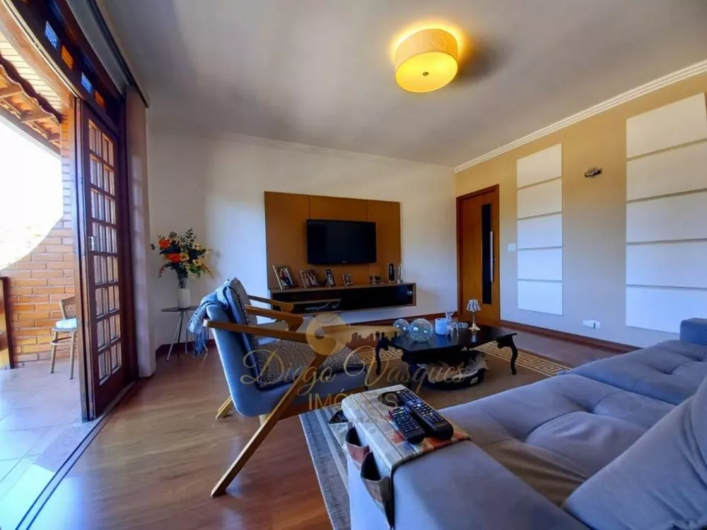 Casa à venda com 3 quartos, 98m² - Foto 1