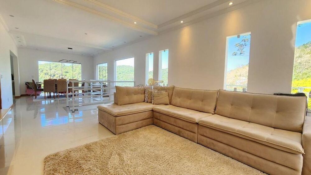 Casa de Condomínio à venda com 4 quartos, 440m² - Foto 1
