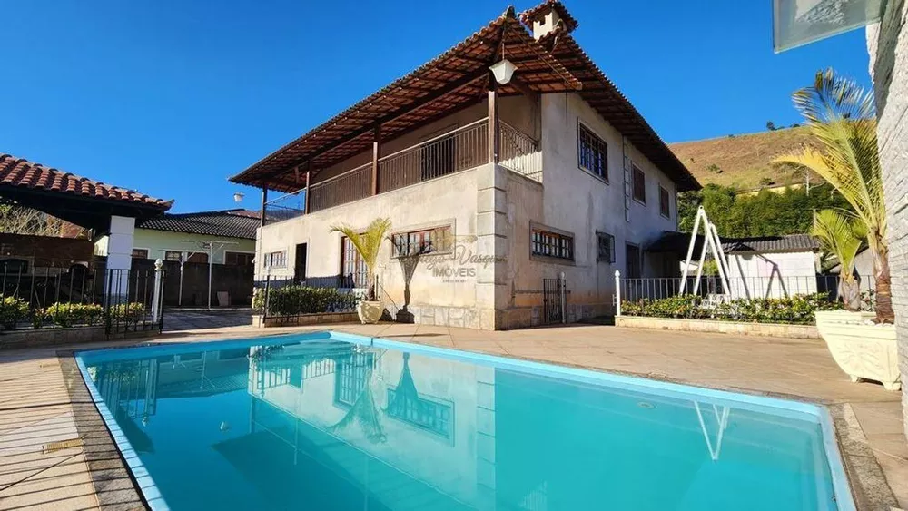 Casa de Condomínio à venda com 4 quartos, 360m² - Foto 1