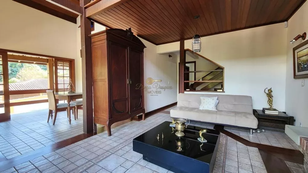 Casa, 3 quartos, 212 m² - Foto 1