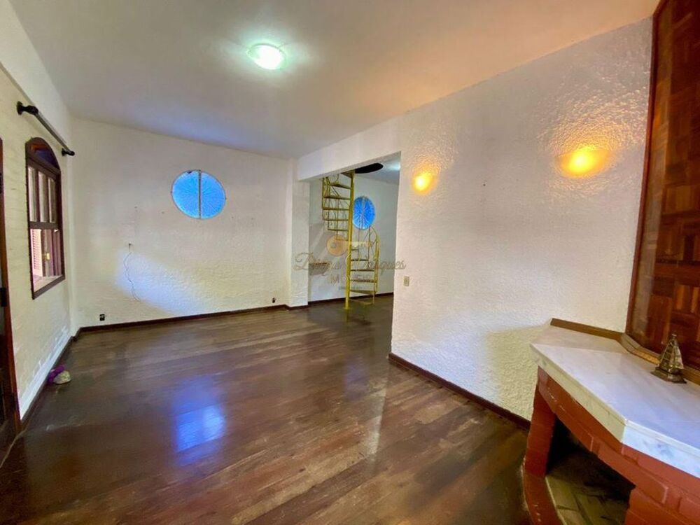 Casa à venda com 3 quartos, 900m² - Foto 2