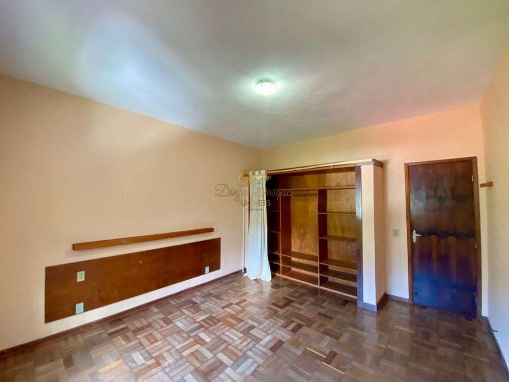 Casa à venda com 3 quartos, 900m² - Foto 4