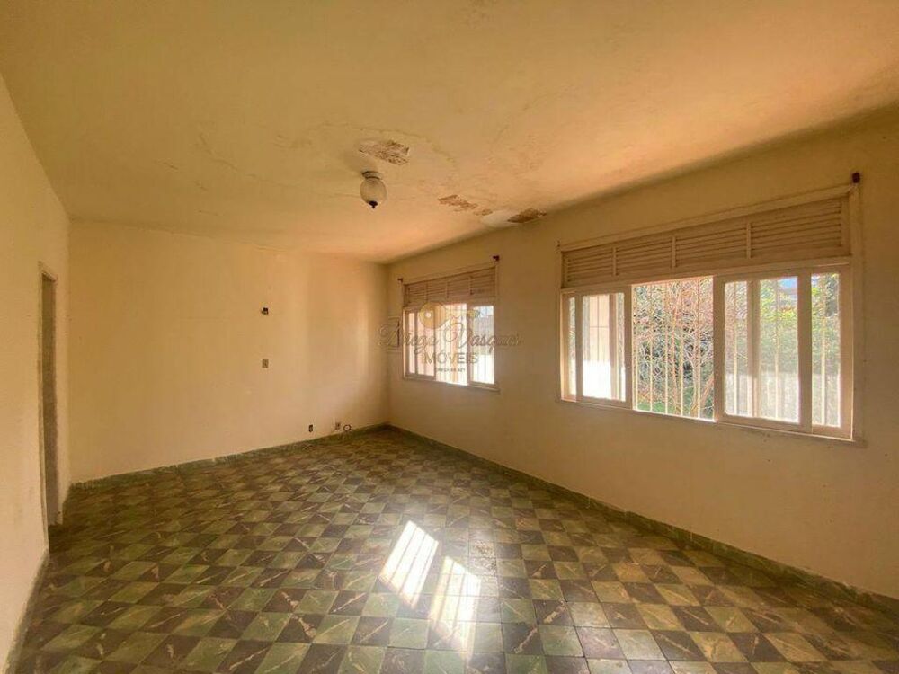 Casa à venda com 2 quartos, 720m² - Foto 1
