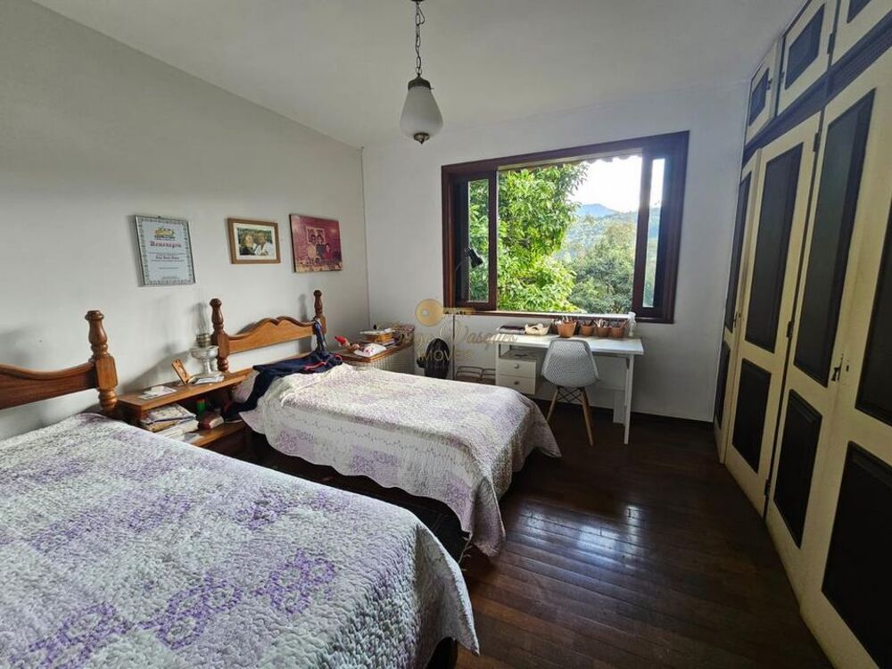 Casa à venda com 4 quartos, 1960m² - Foto 8