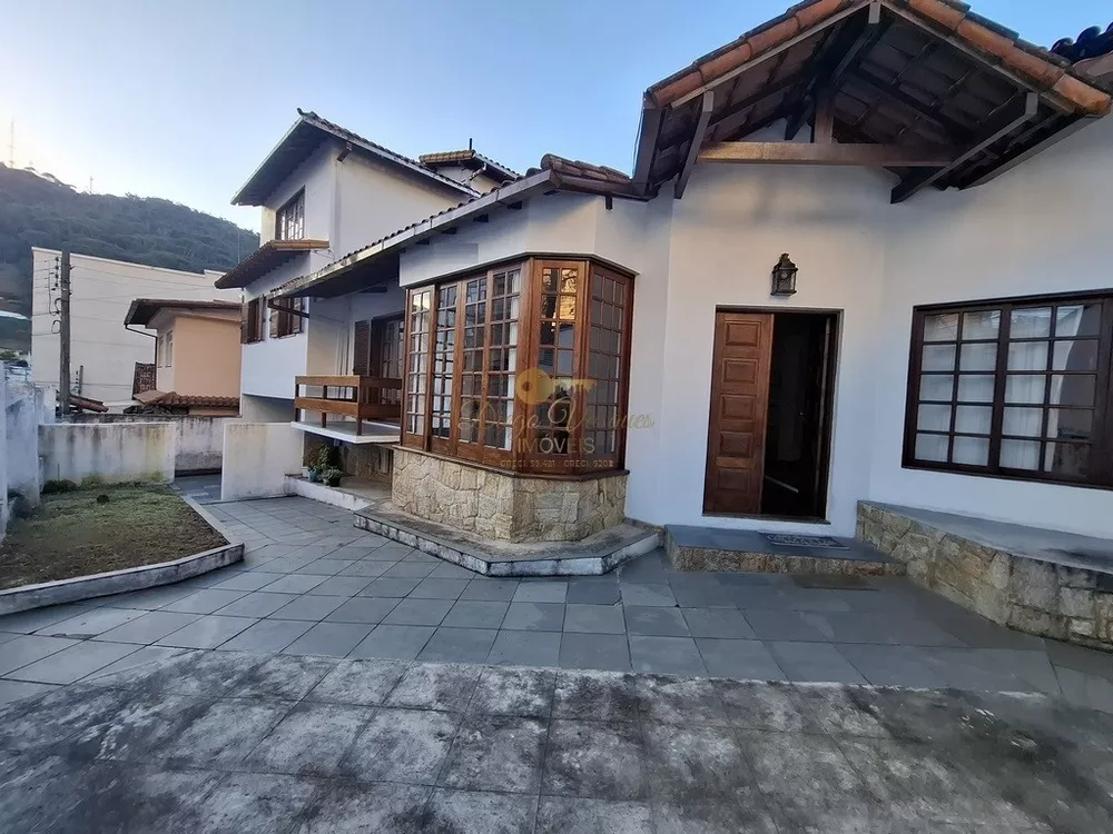 Casa, 5 quartos, 296 m² - Foto 1