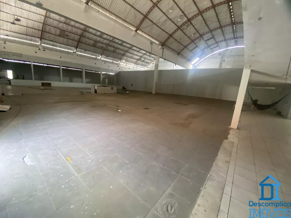 Depósito-Galpão-Armazém para alugar com 10 quartos, 2000m² - Foto 1