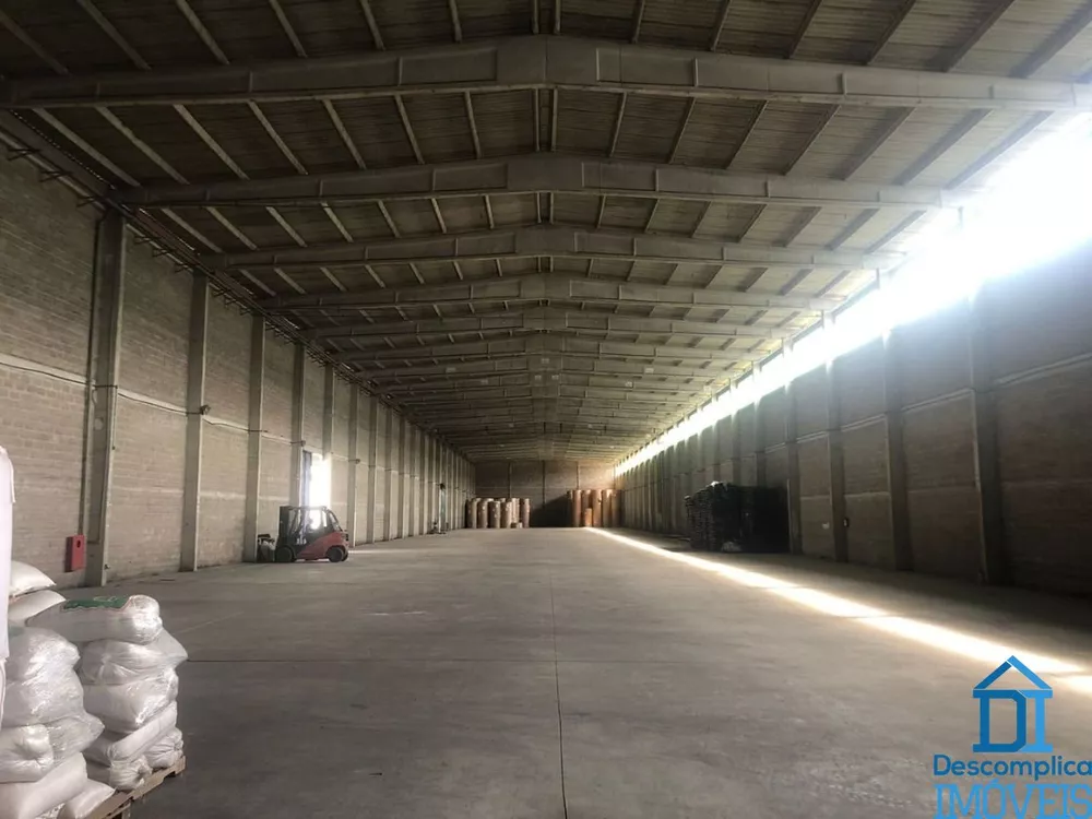 Depósito-Galpão-Armazém para alugar com 2 quartos, 3000m² - Foto 1