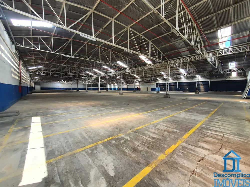 Depósito-Galpão-Armazém para alugar com 5 quartos, 1800m² - Foto 1