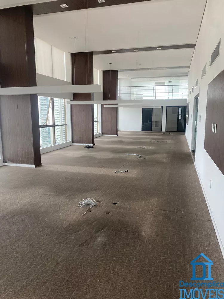 Conjunto Comercial-Sala para alugar com 9 quartos, 588m² - Foto 1