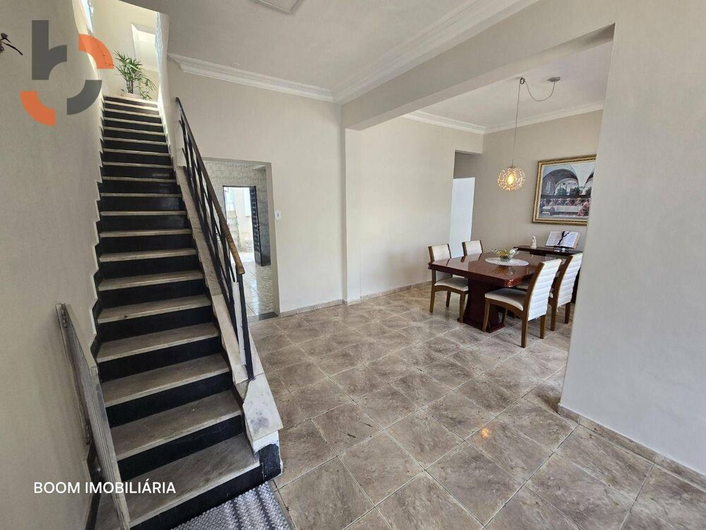 Casa, 5 quartos, 197 m² - Foto 1