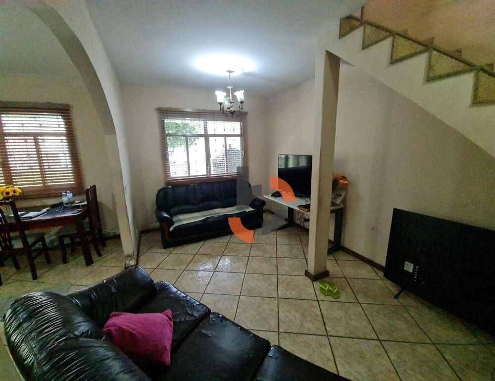 Casa à venda com 4 quartos, 351m² - Foto 2