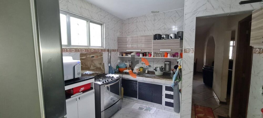 Casa à venda com 4 quartos, 351m² - Foto 1