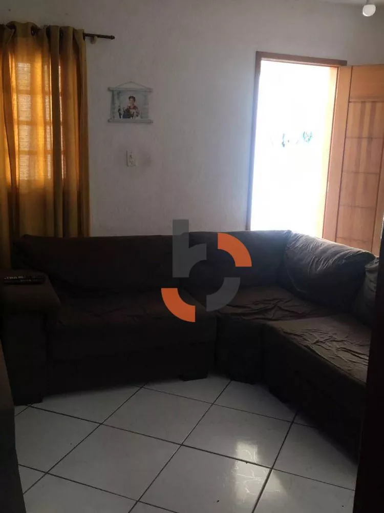 Casa à venda com 2 quartos, 62m² - Foto 2