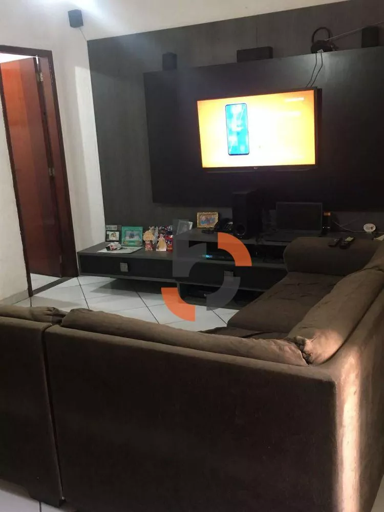 Casa à venda com 2 quartos, 62m² - Foto 1