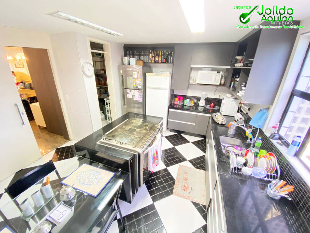 Apartamento à venda com 3 quartos, 196m² - Foto 4