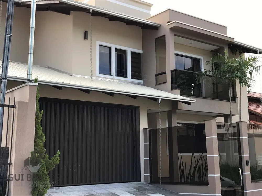 Casa, 3 quartos, 232 m² - Foto 1