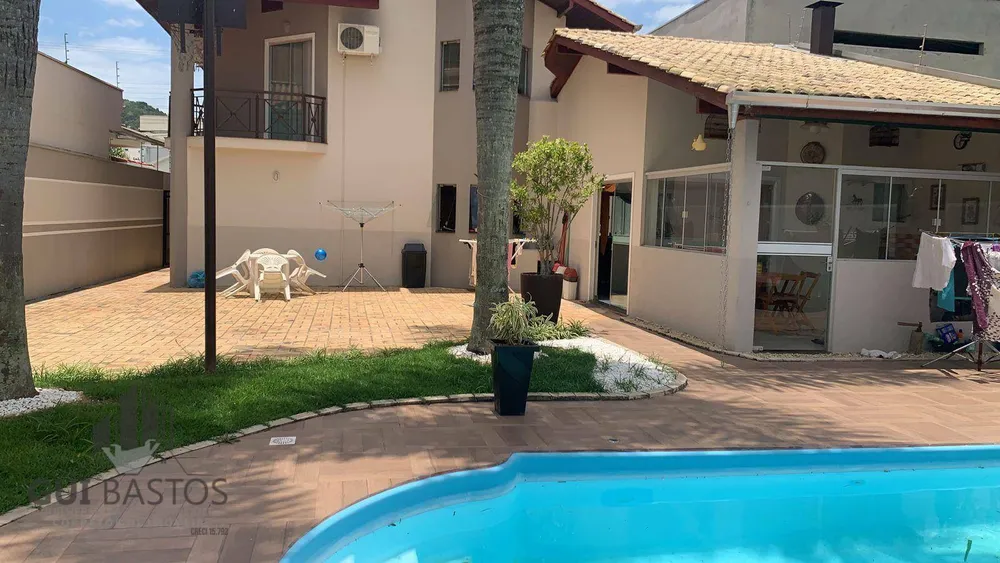 Casa, 4 quartos, 240 m² - Foto 2