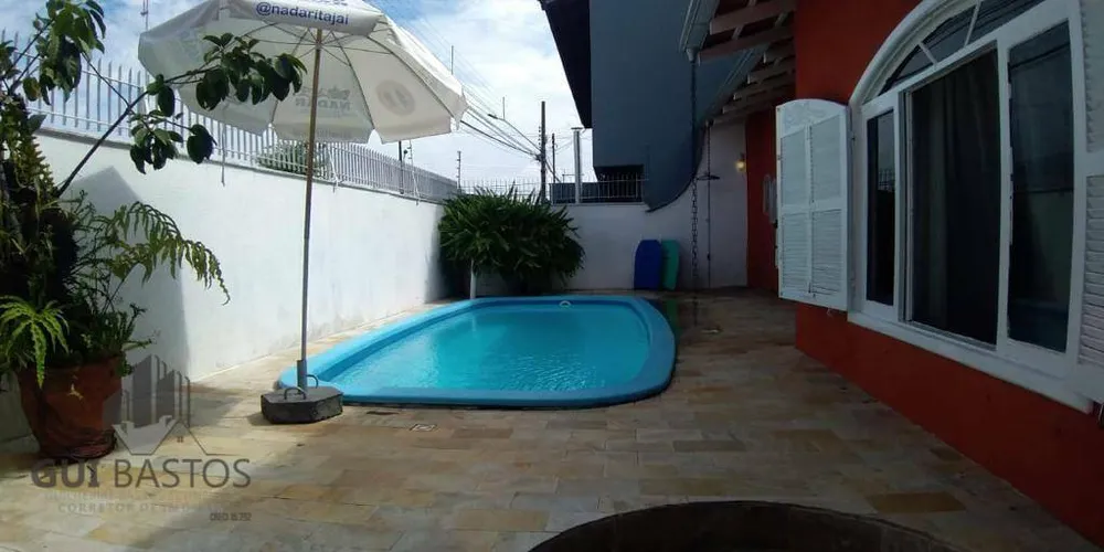 Casa, 6 quartos, 280 m² - Foto 1