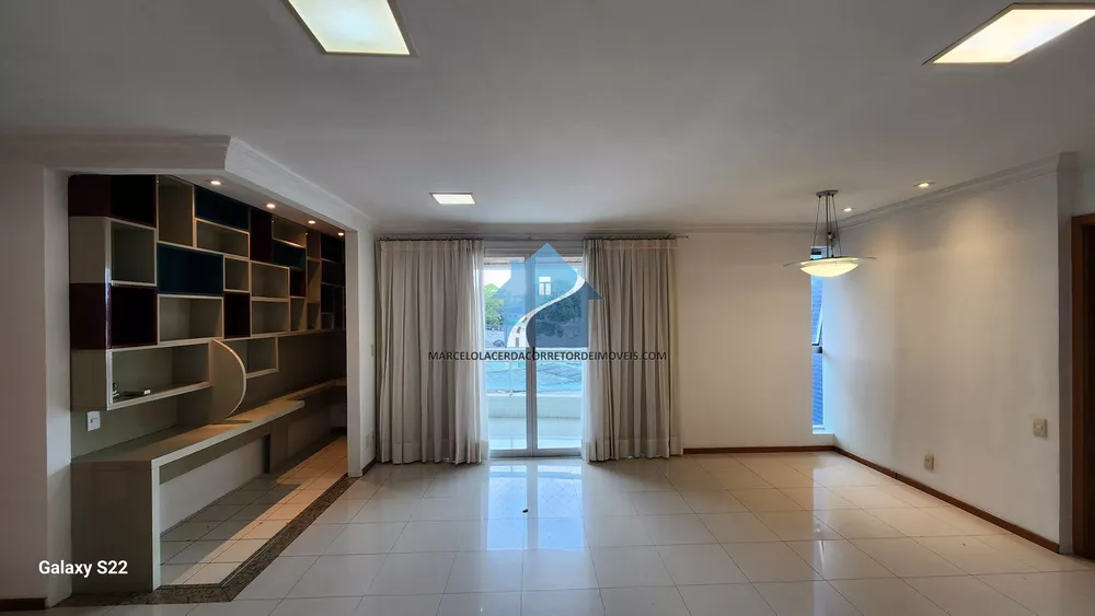 Apartamento à venda com 3 quartos, 150m² - Foto 2