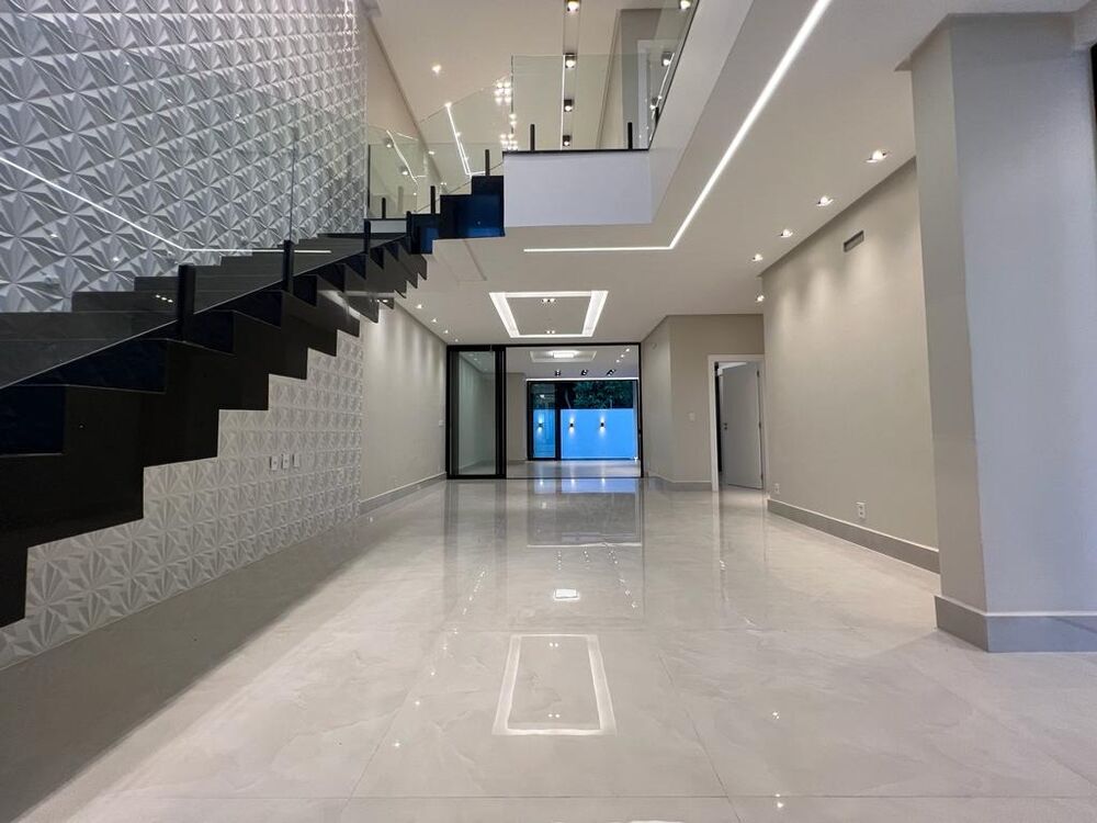 Casa à venda com 3 quartos, 330m² - Foto 2