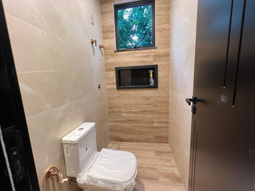 Casa à venda com 3 quartos, 330m² - Foto 1