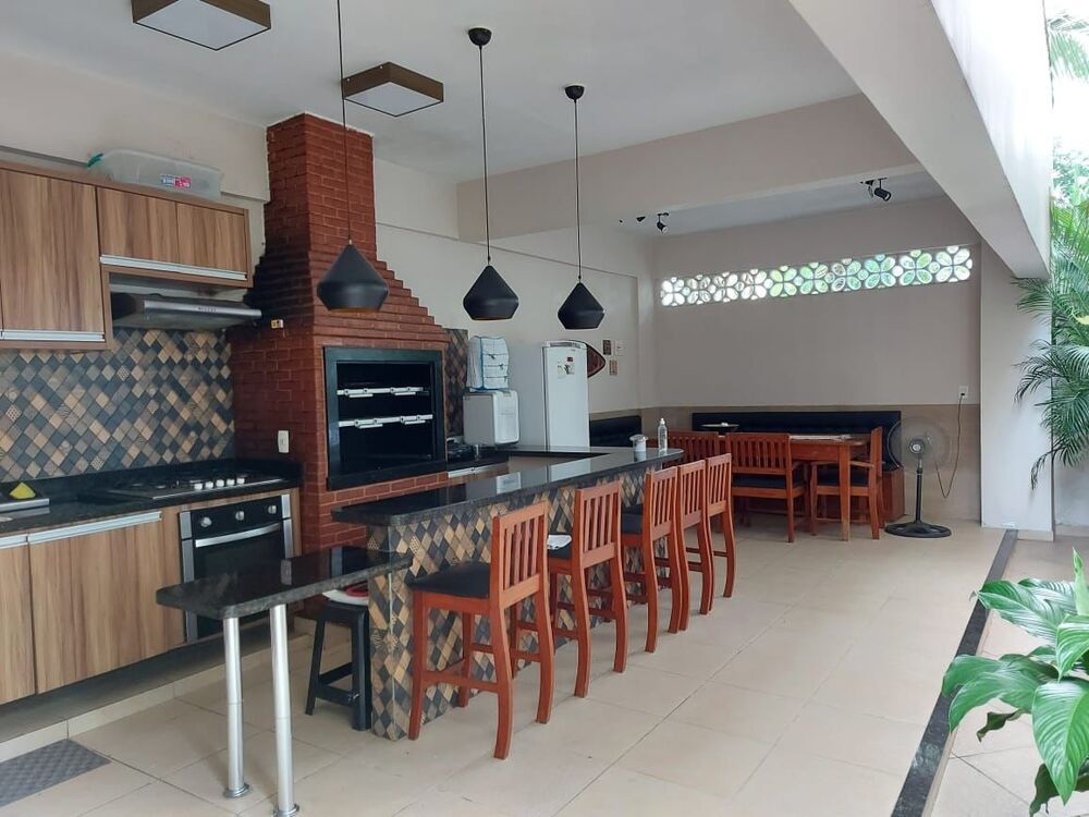 Casa à venda com 5 quartos, 250m² - Foto 1