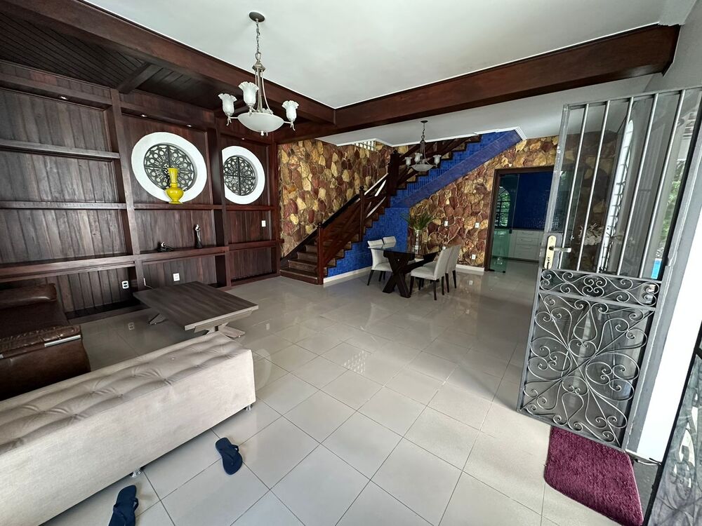 Casa à venda com 4 quartos, 385m² - Foto 1