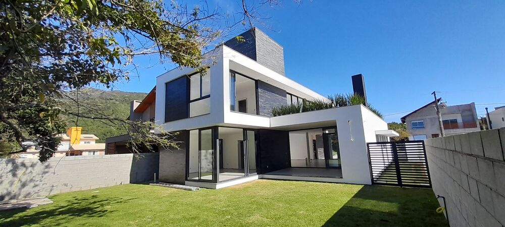 Casa de Condomínio à venda com 4 quartos, 322m² - Foto 3