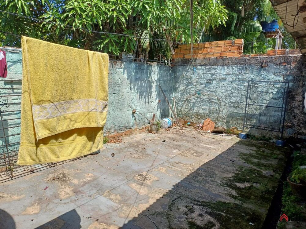 Casa à venda com 4 quartos, 200m² - Foto 1