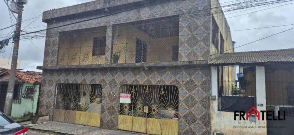 Casa à venda com 5 quartos, 200m² - Foto 1