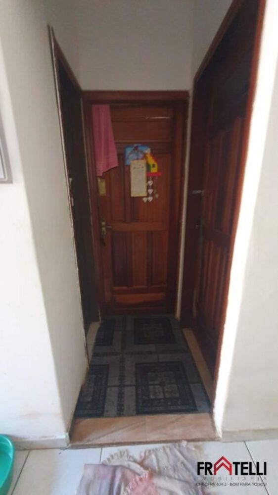 Casa à venda com 5 quartos, 200m² - Foto 2